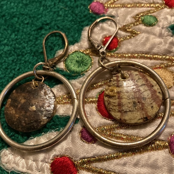 Shell earrings - Picture 2 of 2